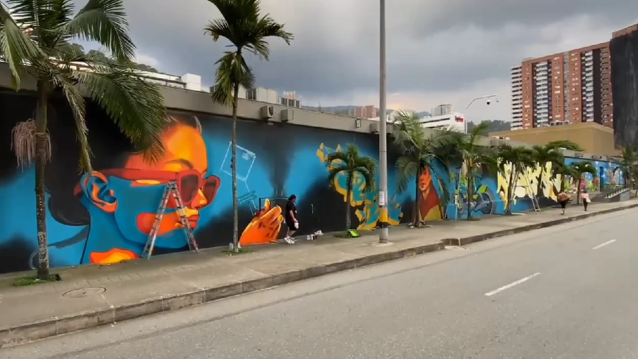 mural-medellin-artistas-locales-finlandia-centro-comercial-sandiego